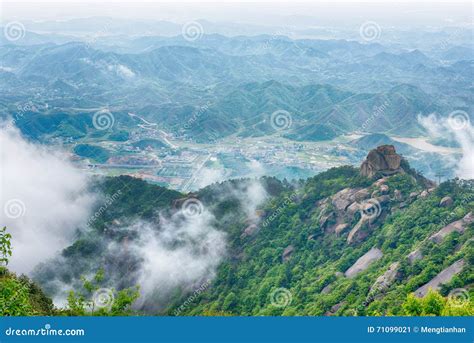 如何去上饒靈山？不妨从不同的角度来探讨如何前往这座 mystical 地方。